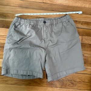 chubbies khaki 7” inseam Size XL shorts. Never worn (too big)